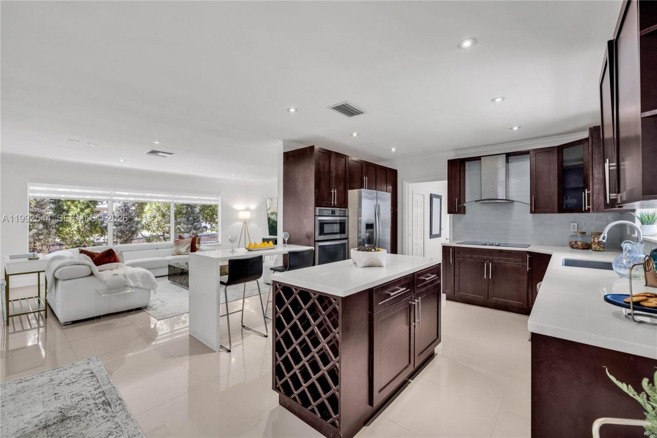 615 NE 115th St, Biscayne Park, FL 33161 Photo