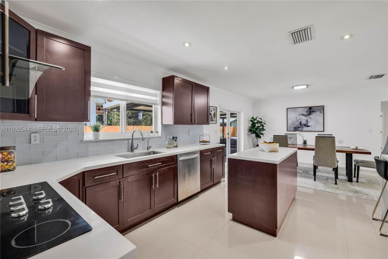 615 NE 115th St, Biscayne Park, FL 33161 Photo