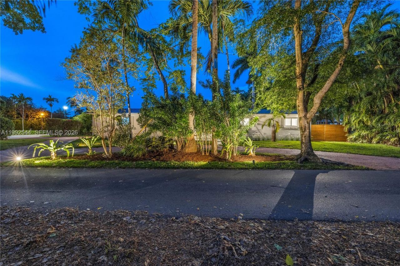 615 NE 115th St, Biscayne Park, FL 33161 Photo