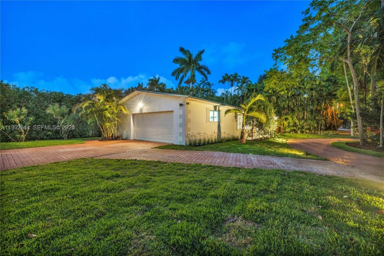 615 NE 115th St, Biscayne Park, FL 33161 Photo