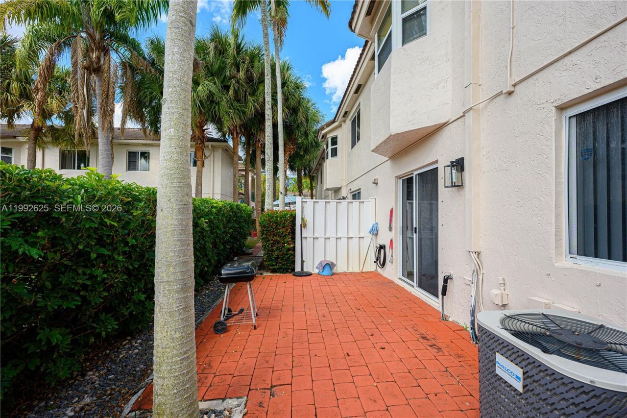 7760 NW 22nd St, Unit 103, Pembroke Pines, FL 33024 Photo