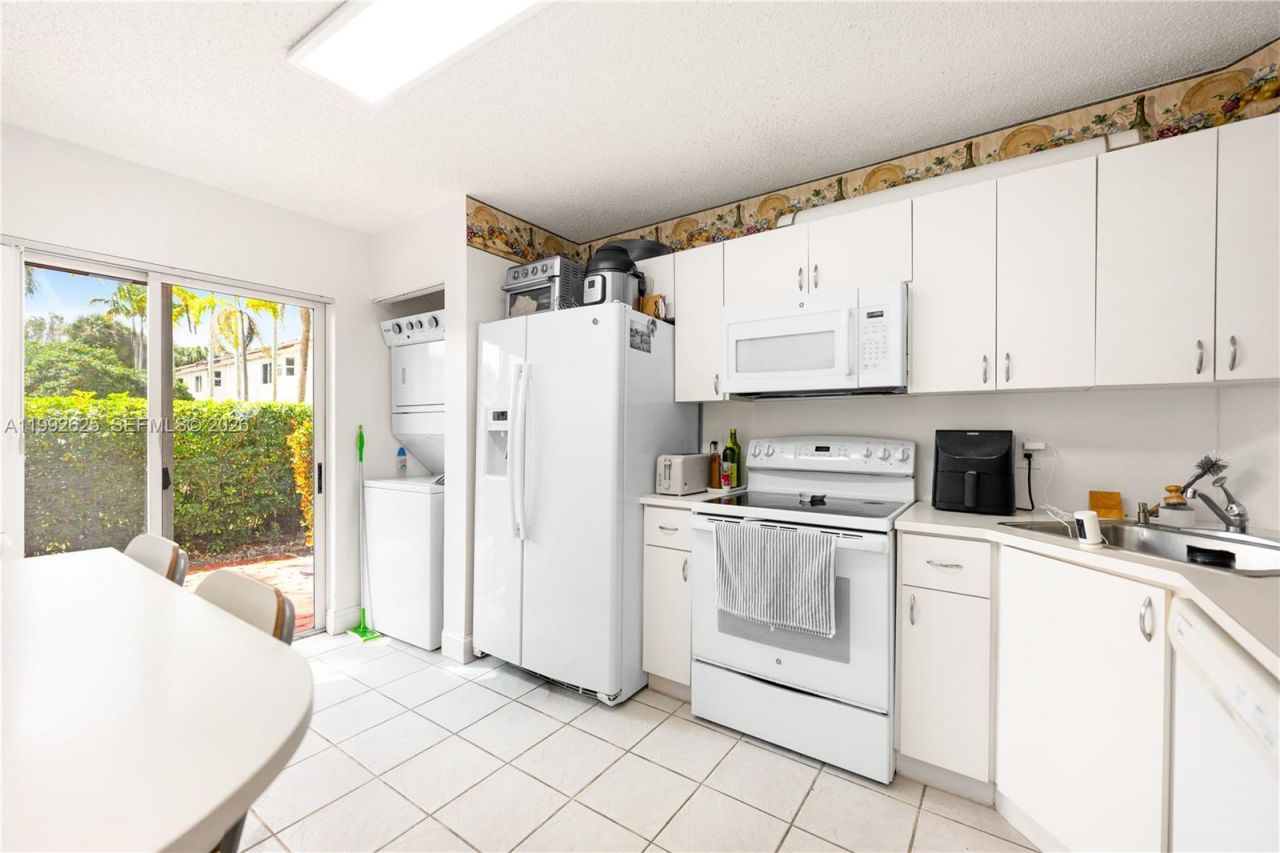 7760 NW 22nd St, Unit 103, Pembroke Pines, FL 33024 Photo