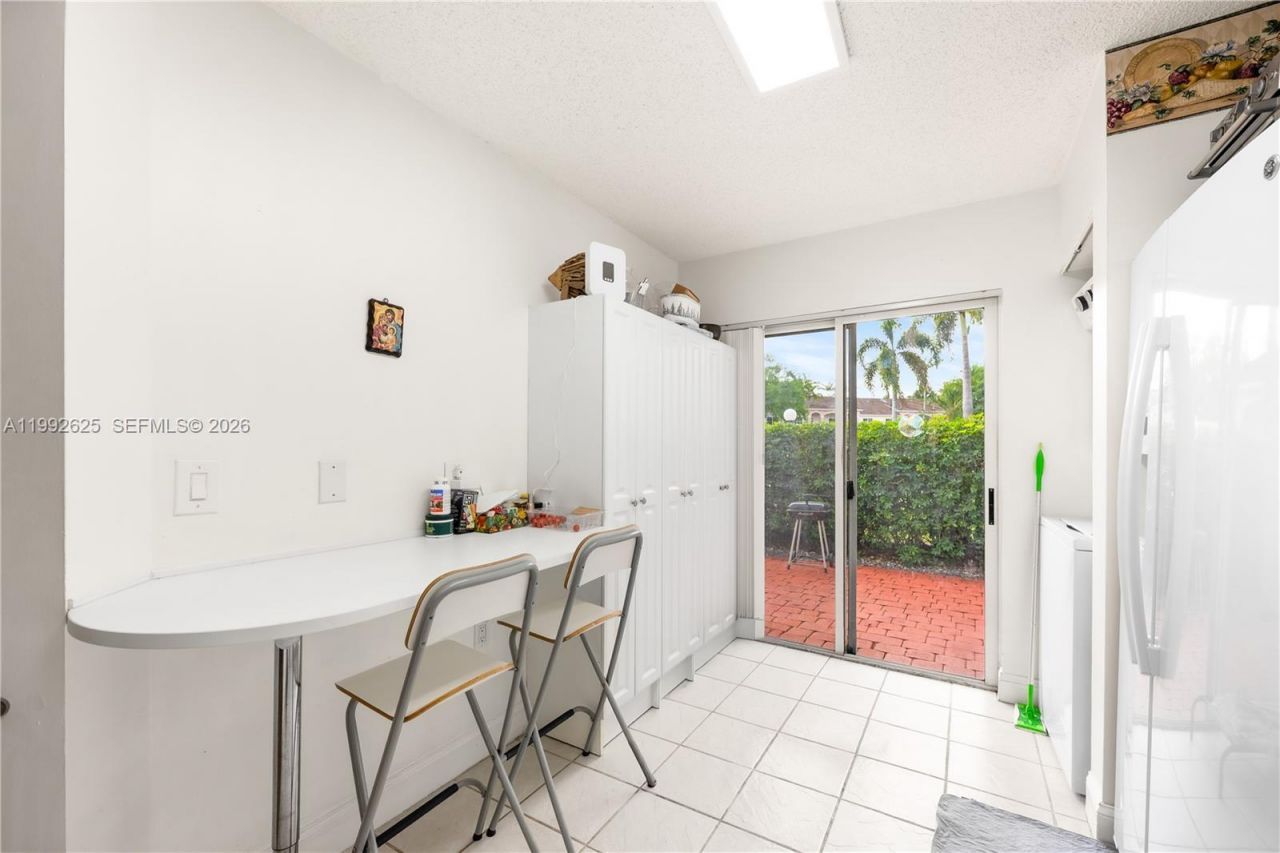 7760 NW 22nd St, Unit 103, Pembroke Pines, FL 33024 Photo