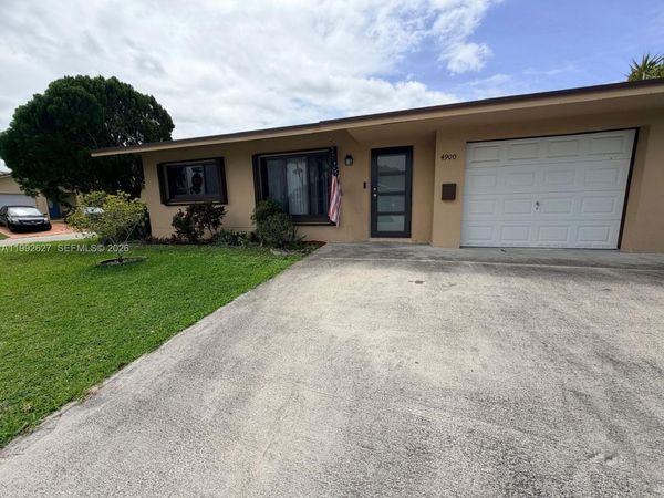 4900 NW 53rd Ct, Tamarac, FL 33319