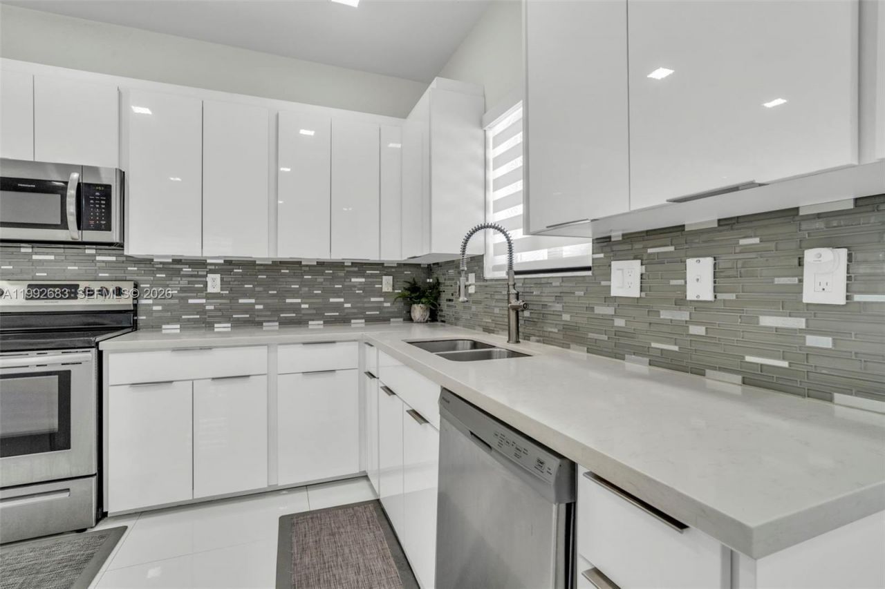 21301 SW 132nd Ct, Miami, FL 33177 Photo