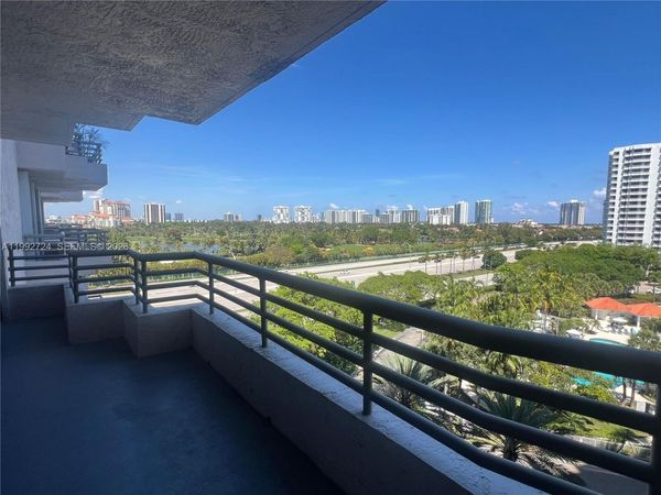 3300 NE 191st St, Unit 909, Aventura, FL 33180