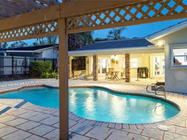 9717 SW 93rd Ter , Miami, FL 33176