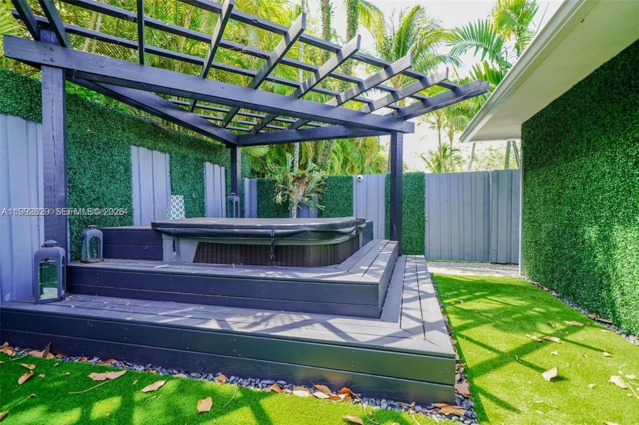 8390 SW 64th St , Miami, FL 33143 Photo