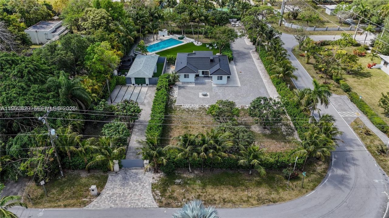 8390 SW 64th St , Miami, FL 33143 Photo