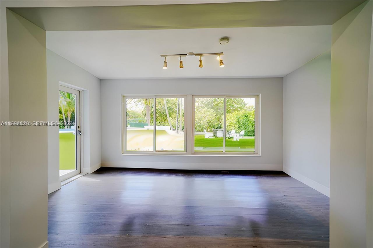 8390 SW 64th St , Miami, FL 33143 Photo