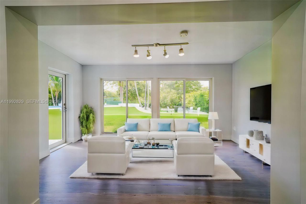 8390 SW 64th St , Miami, FL 33143 Photo