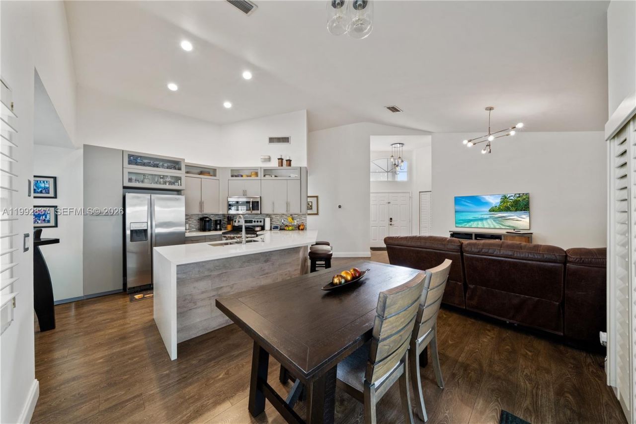 366 Bedford Ave, Weston, FL 33326 Photo