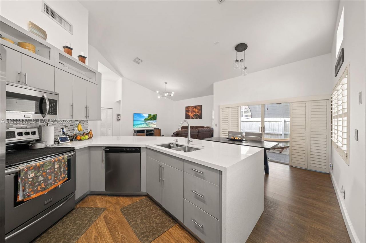 366 Bedford Ave , Weston, FL 33326 Photo