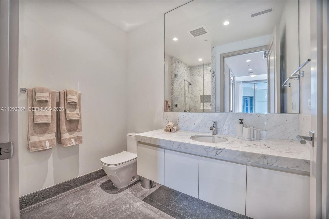 17901 Collins Ave , Unit 2404, Sunny Isles Beach, FL 33160 Photo