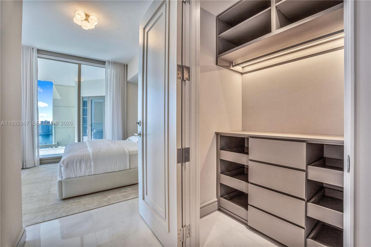 17901 Collins Ave , Unit 2404, Sunny Isles Beach, FL 33160 Photo