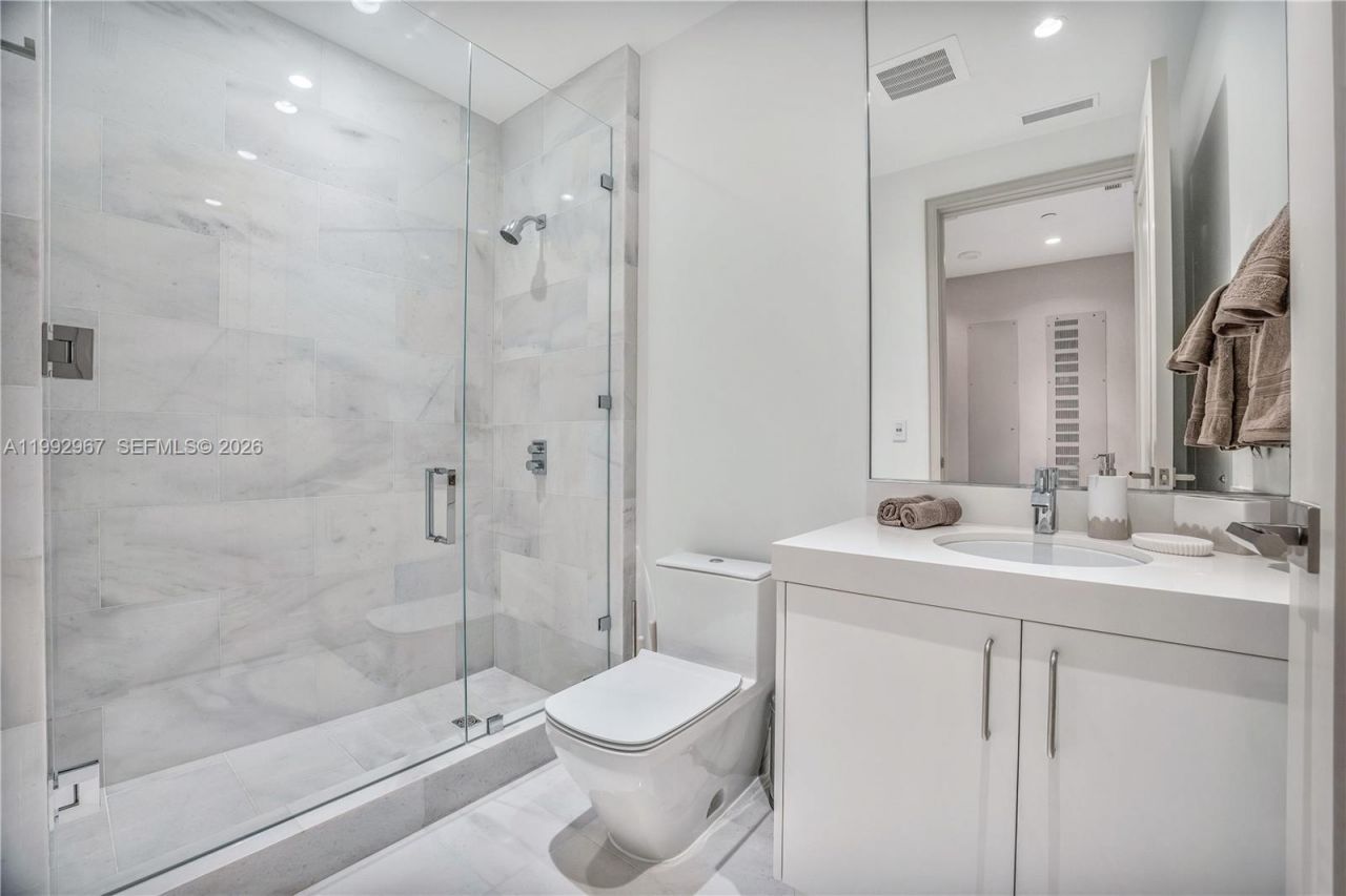 17901 Collins Ave , Unit 2404, Sunny Isles Beach, FL 33160 Photo