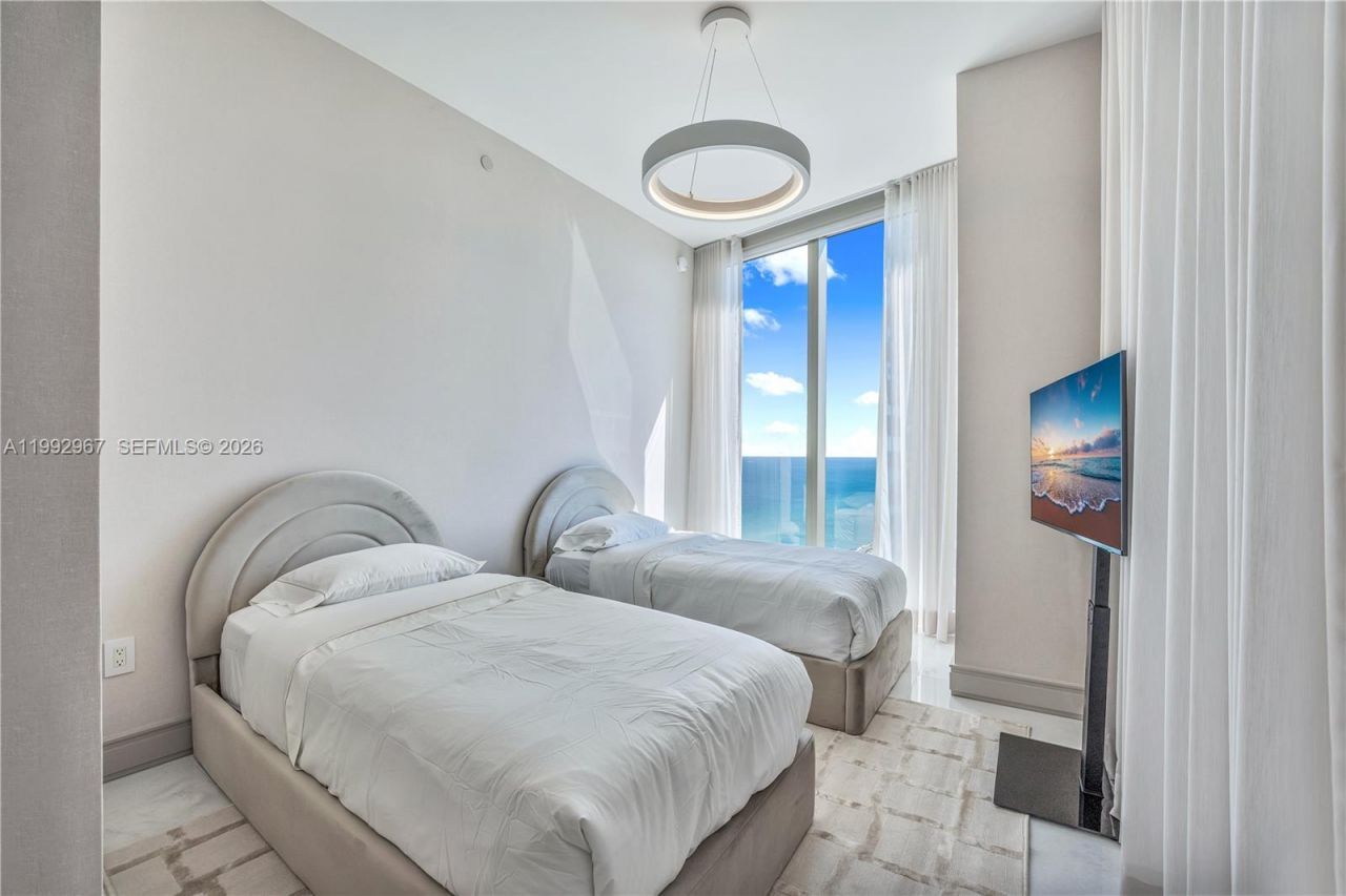 17901 Collins Ave , Unit 2404, Sunny Isles Beach, FL 33160 Photo