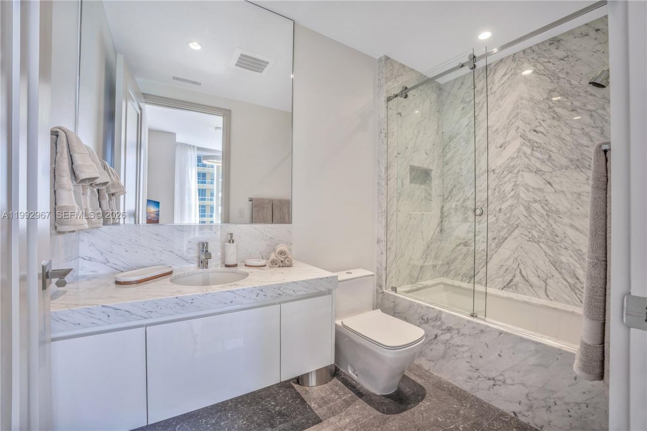 17901 Collins Ave , Unit 2404, Sunny Isles Beach, FL 33160 Photo