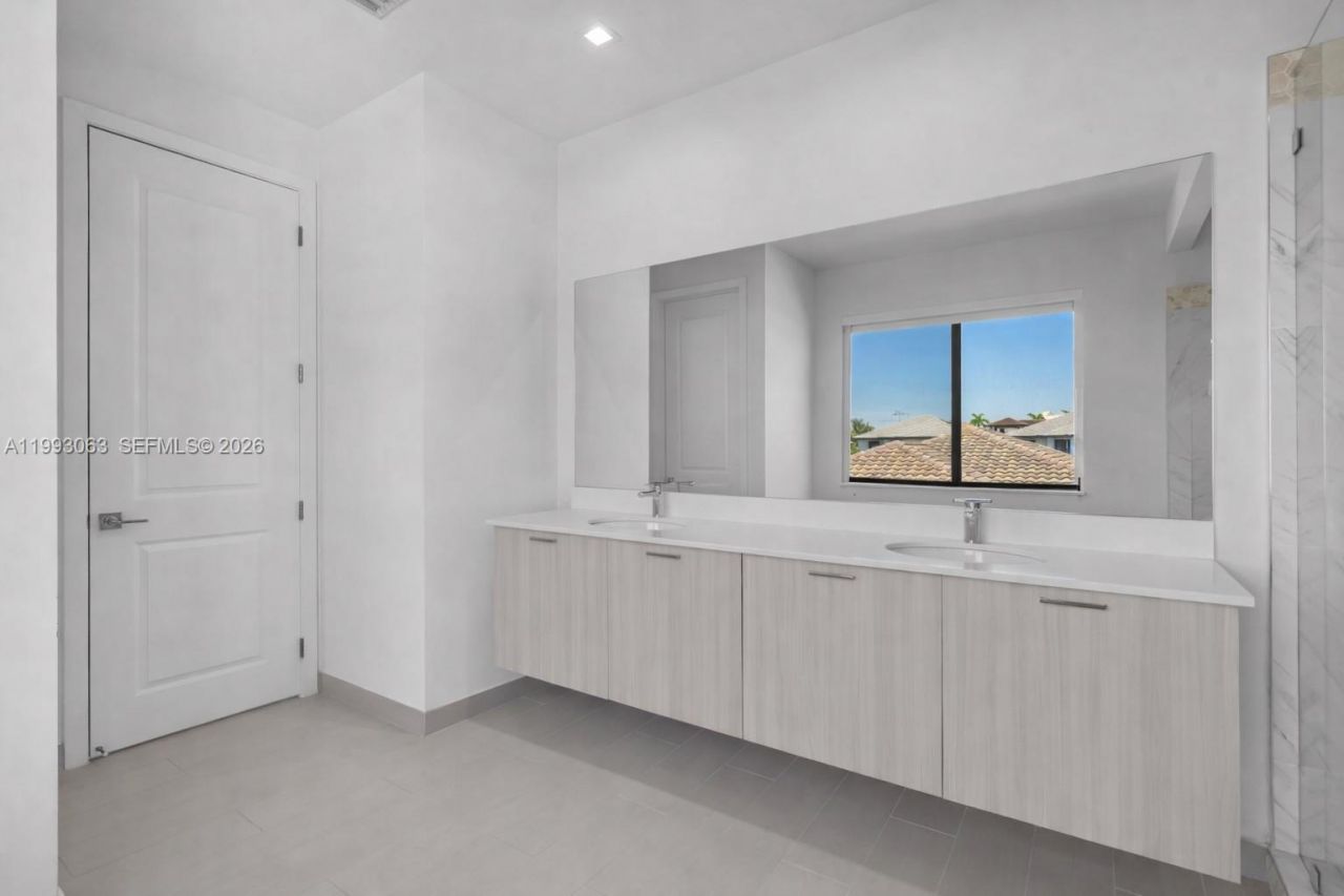 8019 NW 46th Ter , Doral, FL 33166 Photo