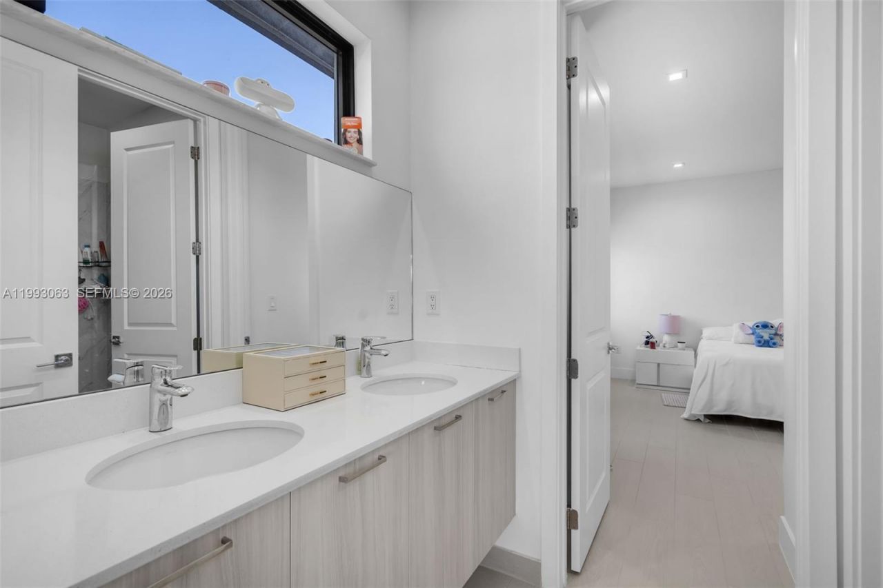 8019 NW 46th Ter , Doral, FL 33166 Photo