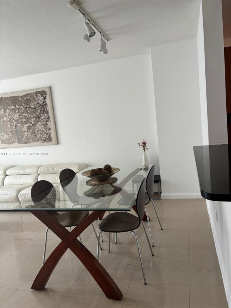 2775 NE 187th St , Unit 330, Aventura, FL 33180 Photo