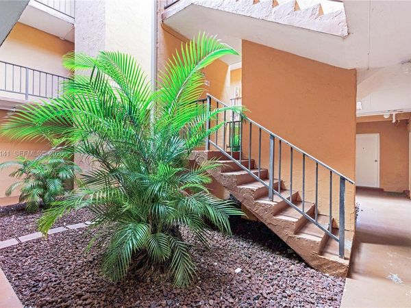 9423 SW 76th St , Unit W21, Miami, FL 33173