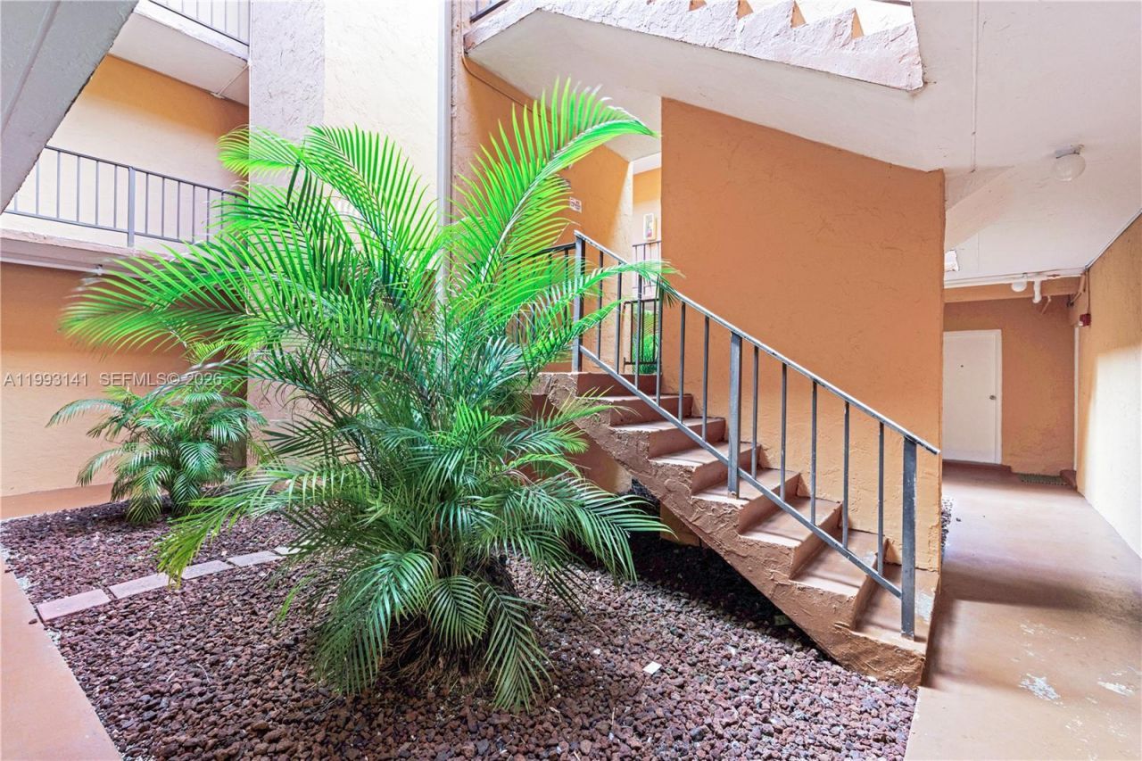 9423 SW 76th St, Unit W21, Miami, FL 33173 Photo