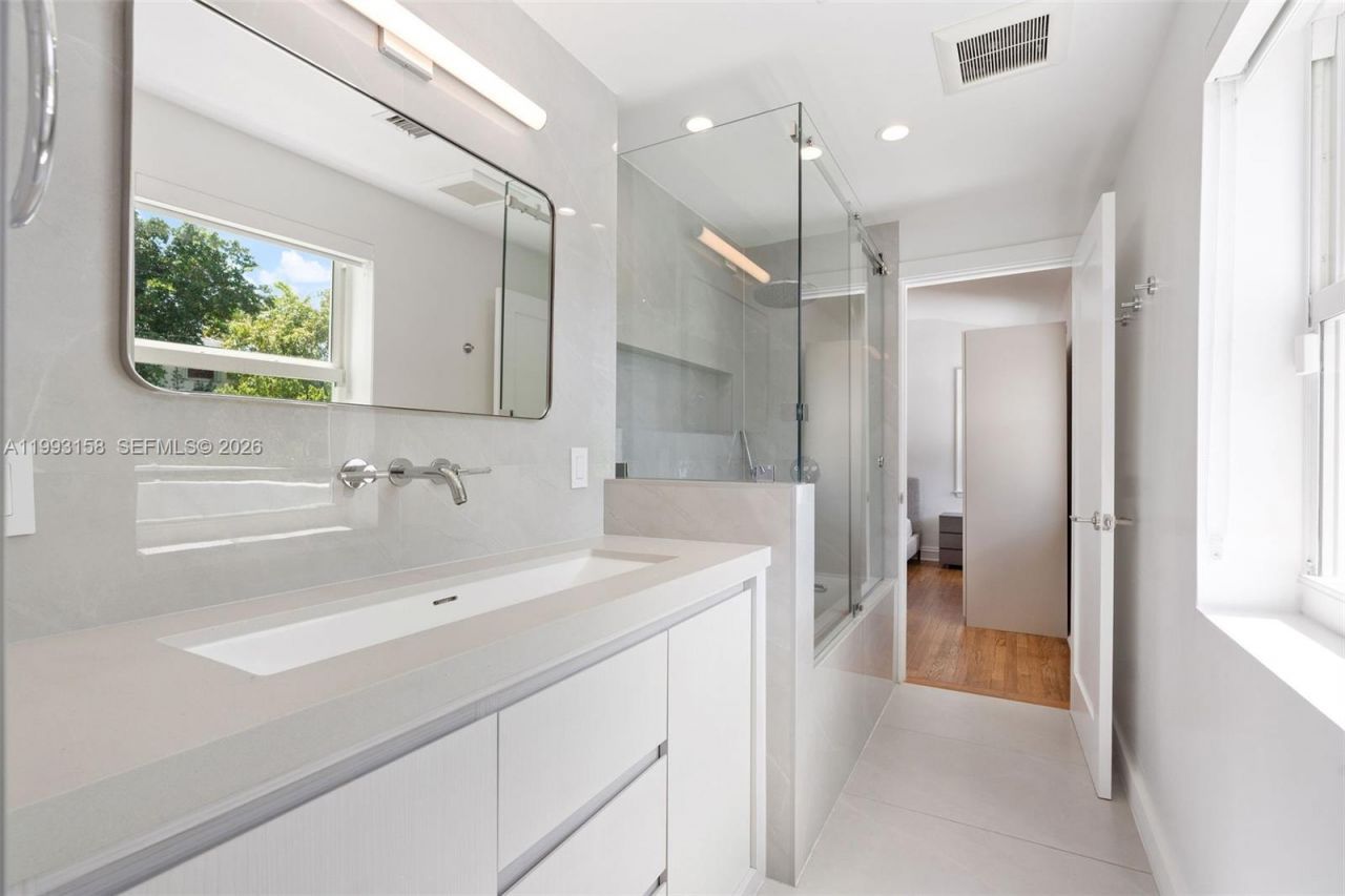 634 W 47th St , Miami Beach, FL 33140 Photo