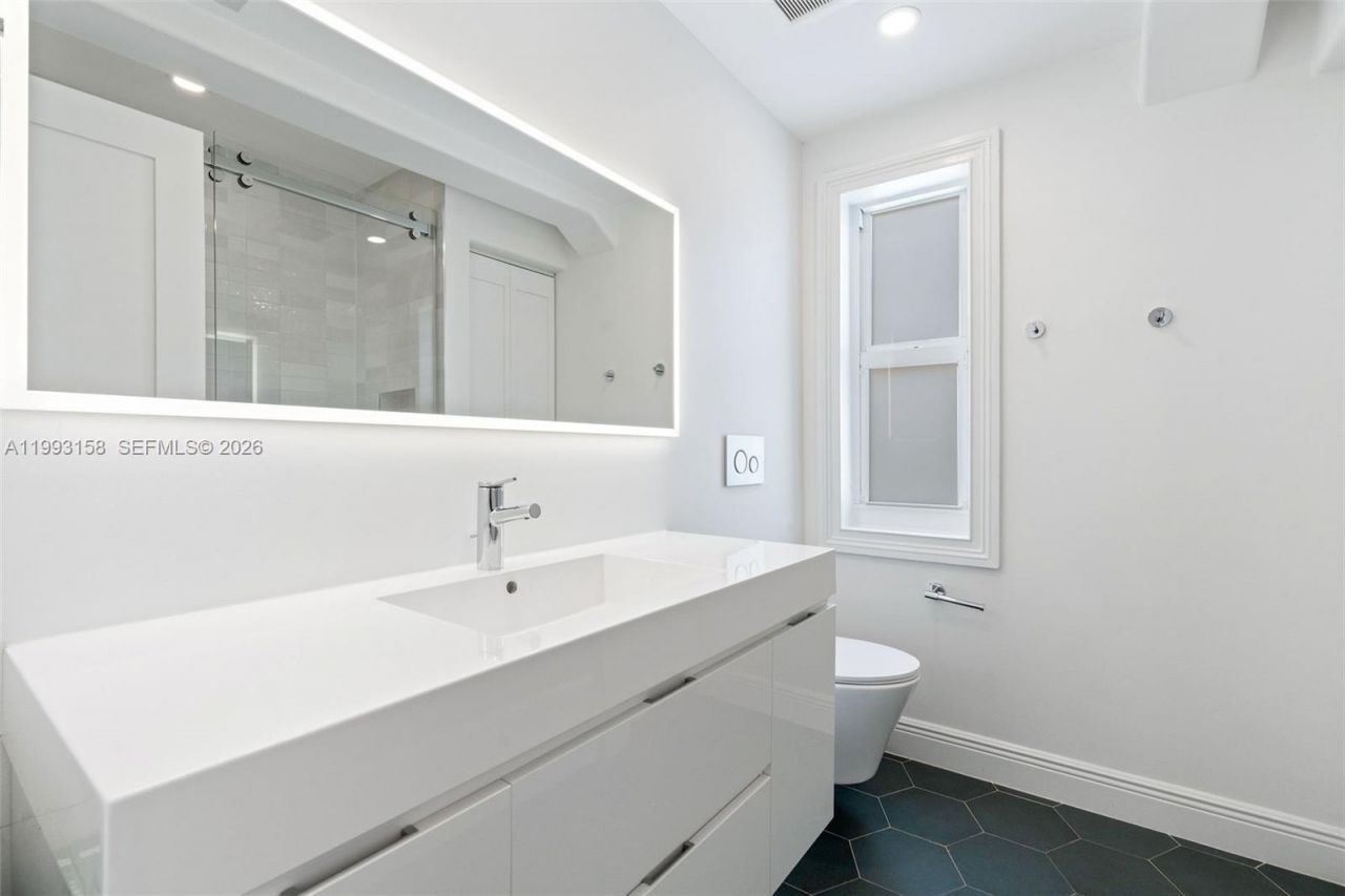 634 W 47th St , Miami Beach, FL 33140 Photo