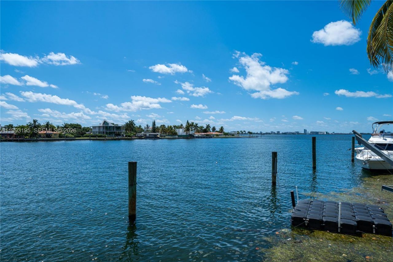 7531 Beachview Dr , North Bay Village, FL 33141 Photo