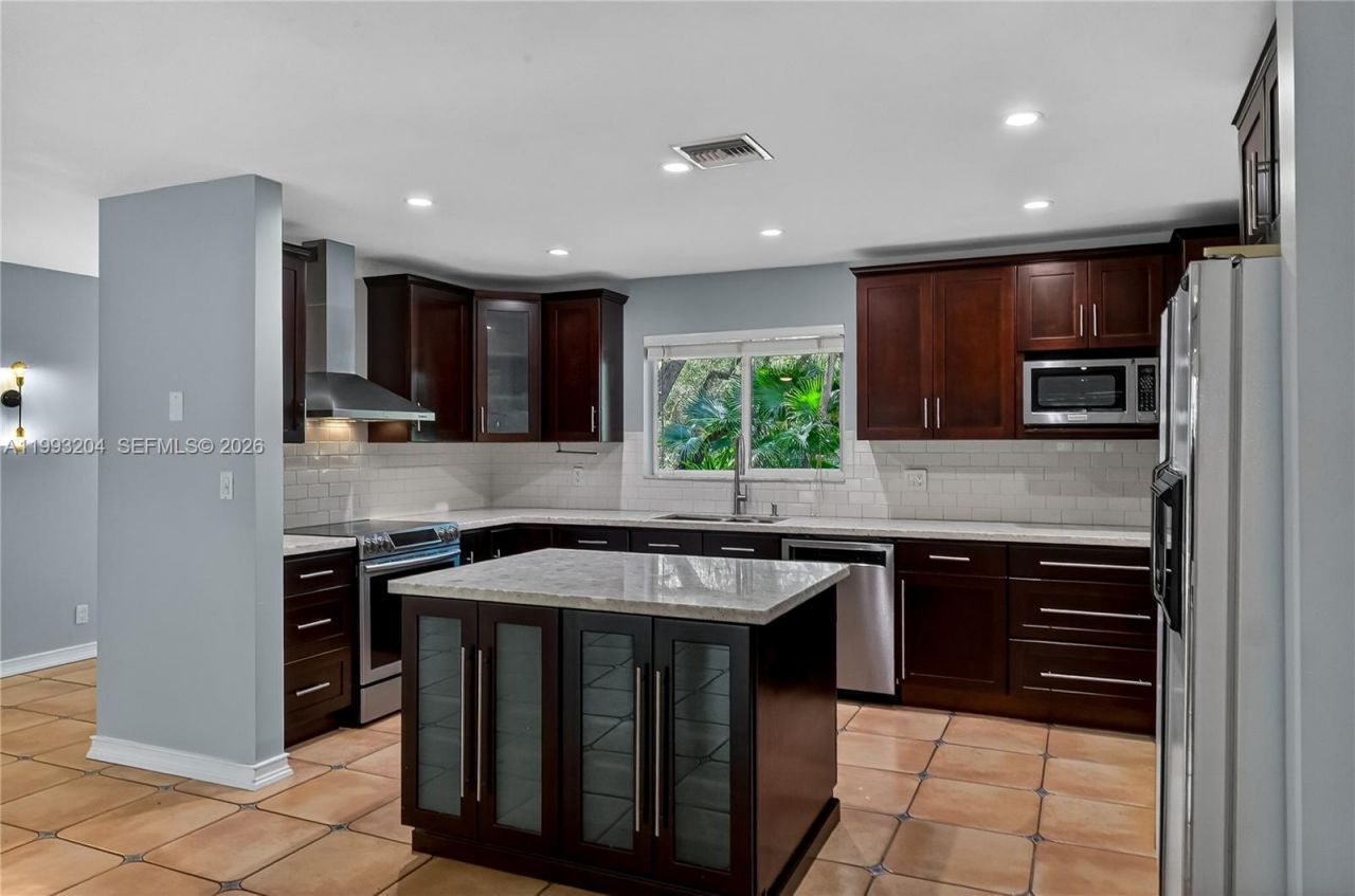 6767 SW 154th St , Palmetto Bay, FL 33157 Photo