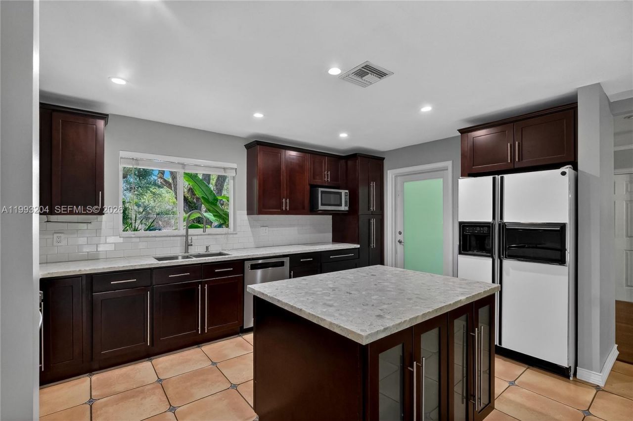 6767 SW 154th St , Palmetto Bay, FL 33157 Photo