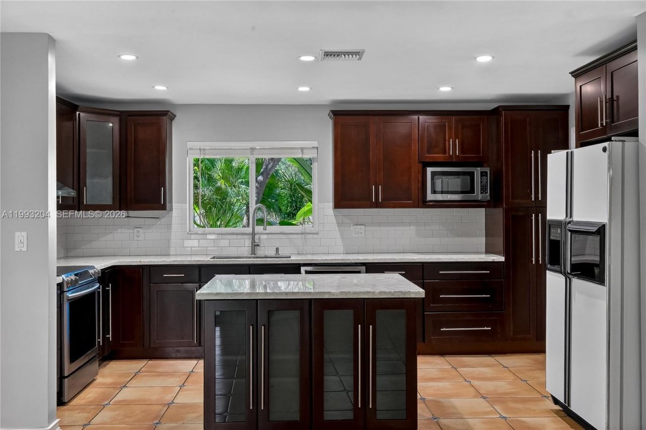 6767 SW 154th St , Palmetto Bay, FL 33157 Photo