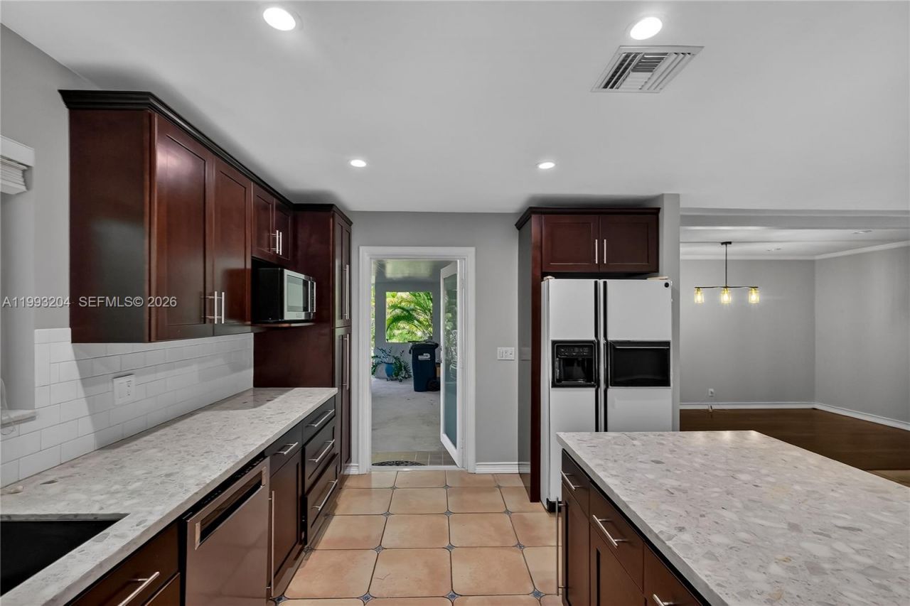 6767 SW 154th St , Palmetto Bay, FL 33157 Photo