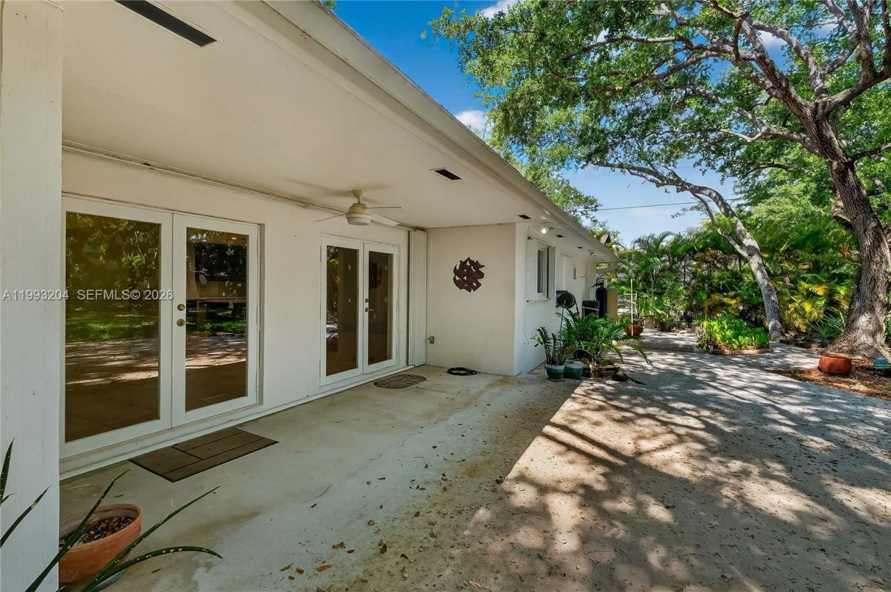 6767 SW 154th St , Palmetto Bay, FL 33157 Photo