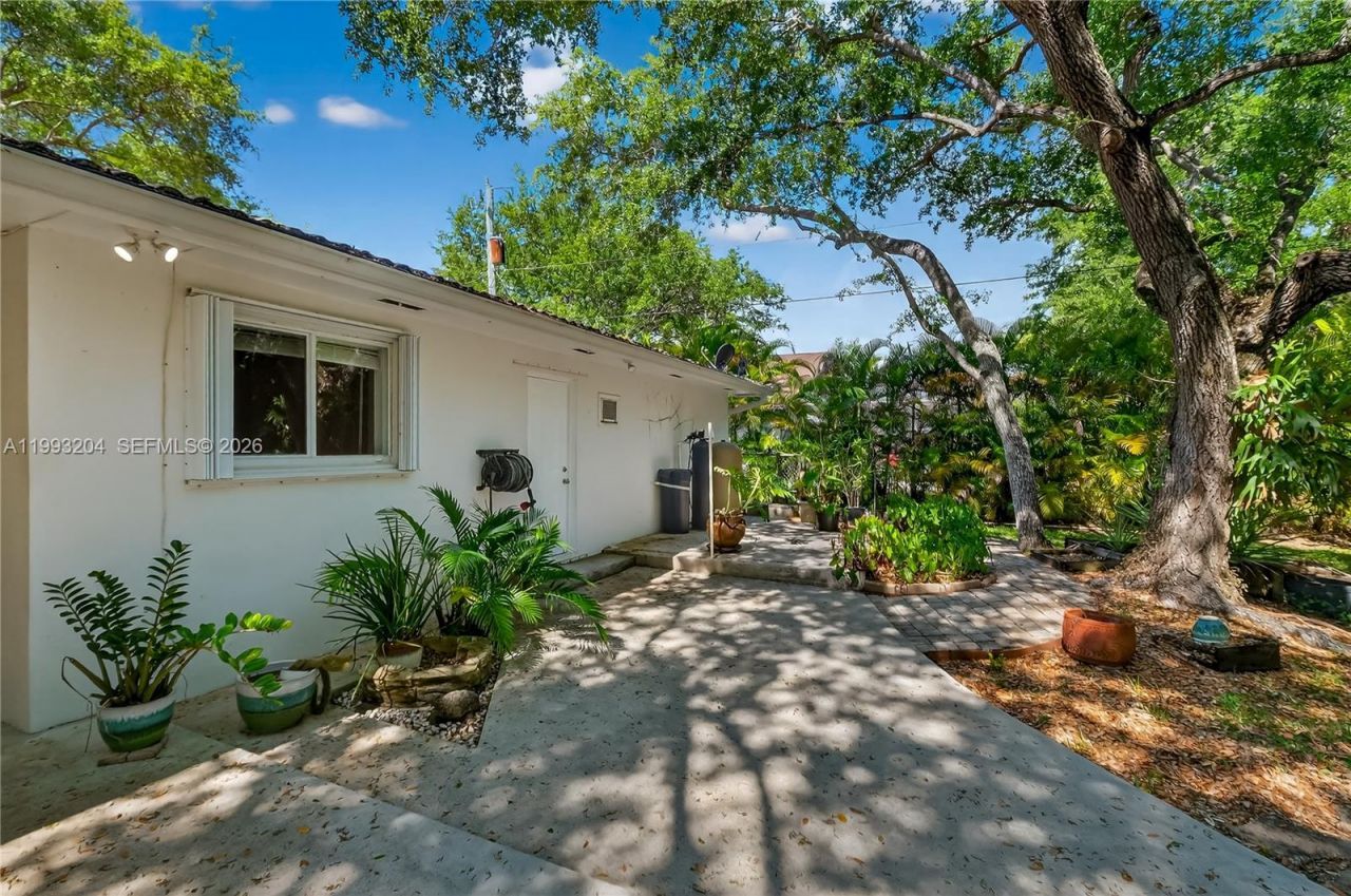 6767 SW 154th St , Palmetto Bay, FL 33157 Photo