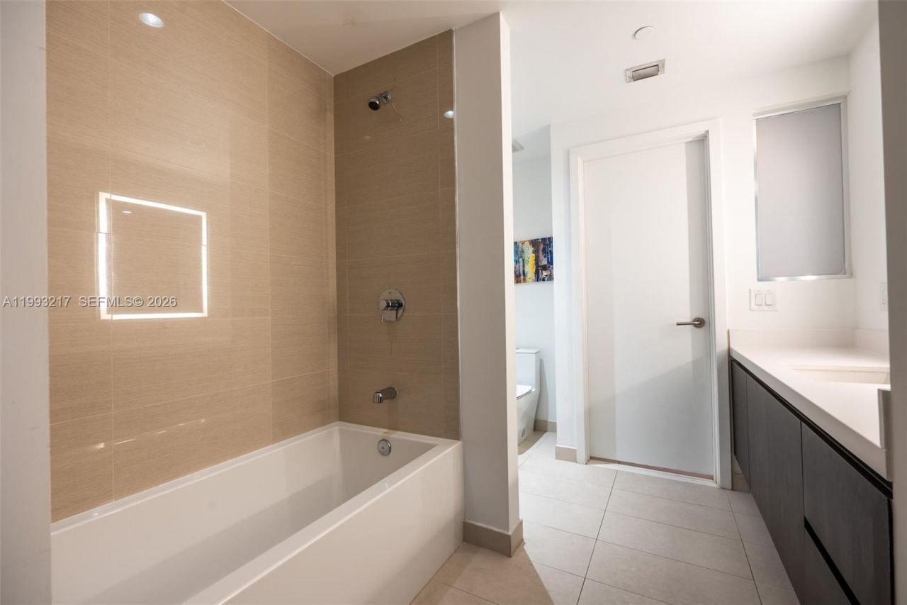 851 NE 1st Ave, Unit 205, Miami, FL 33132 Photo