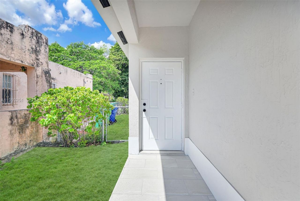 6940 NW 5th Pl , Miami, FL 33150 Photo