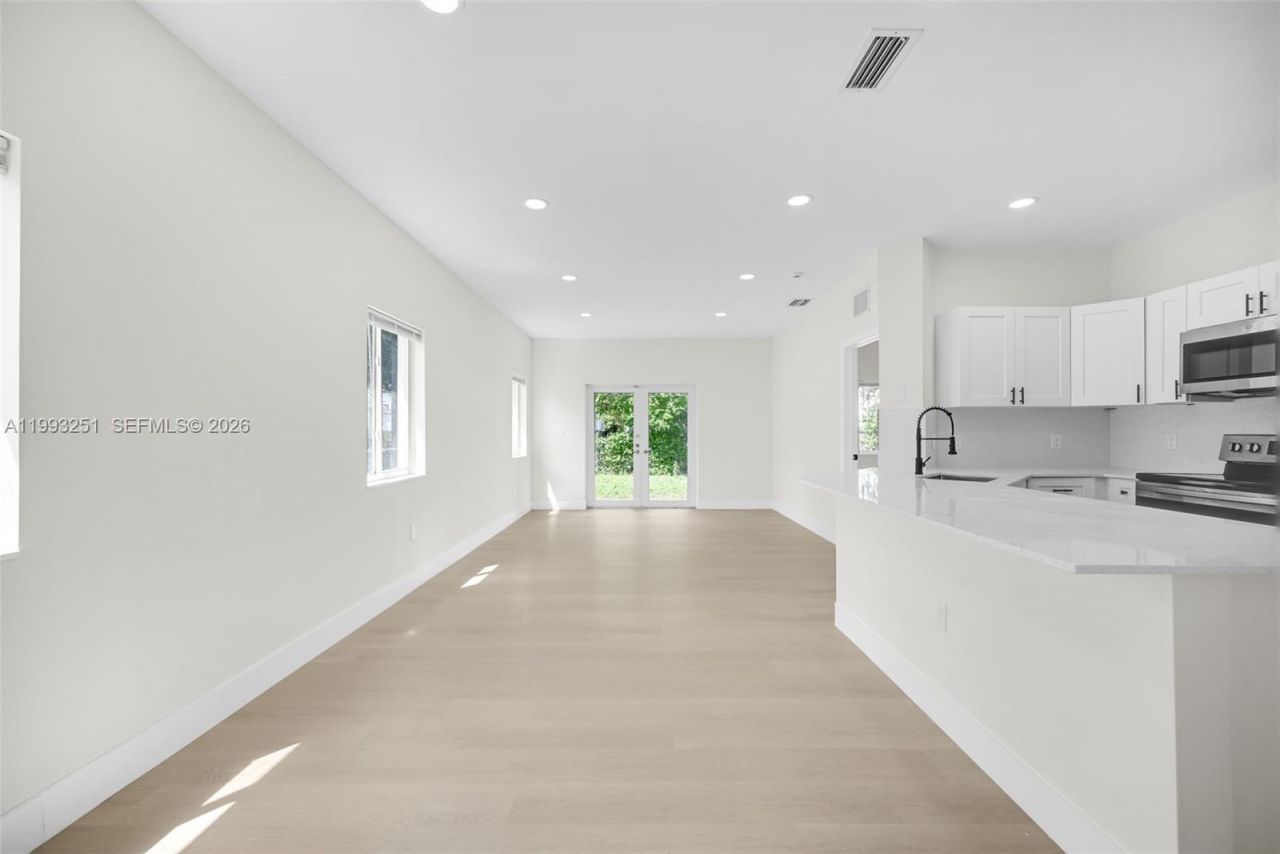 6940 NW 5th Pl , Miami, FL 33150 Photo