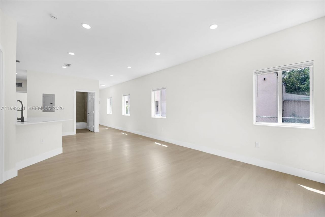 6940 NW 5th Pl , Miami, FL 33150 Photo