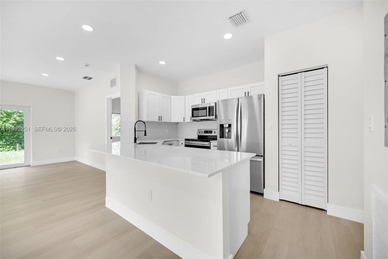 6940 NW 5th Pl , Miami, FL 33150 Photo