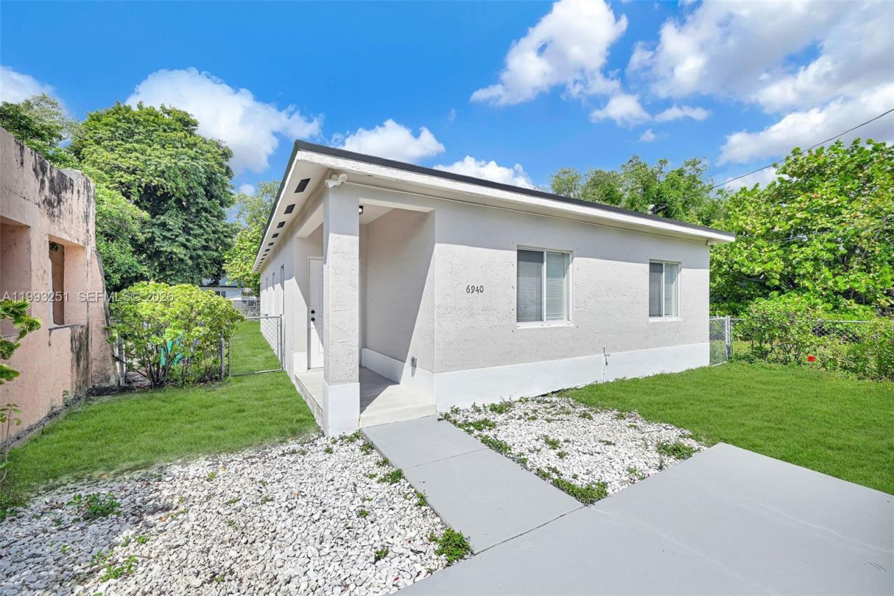6940 NW 5th Pl , Miami, FL 33150 Photo