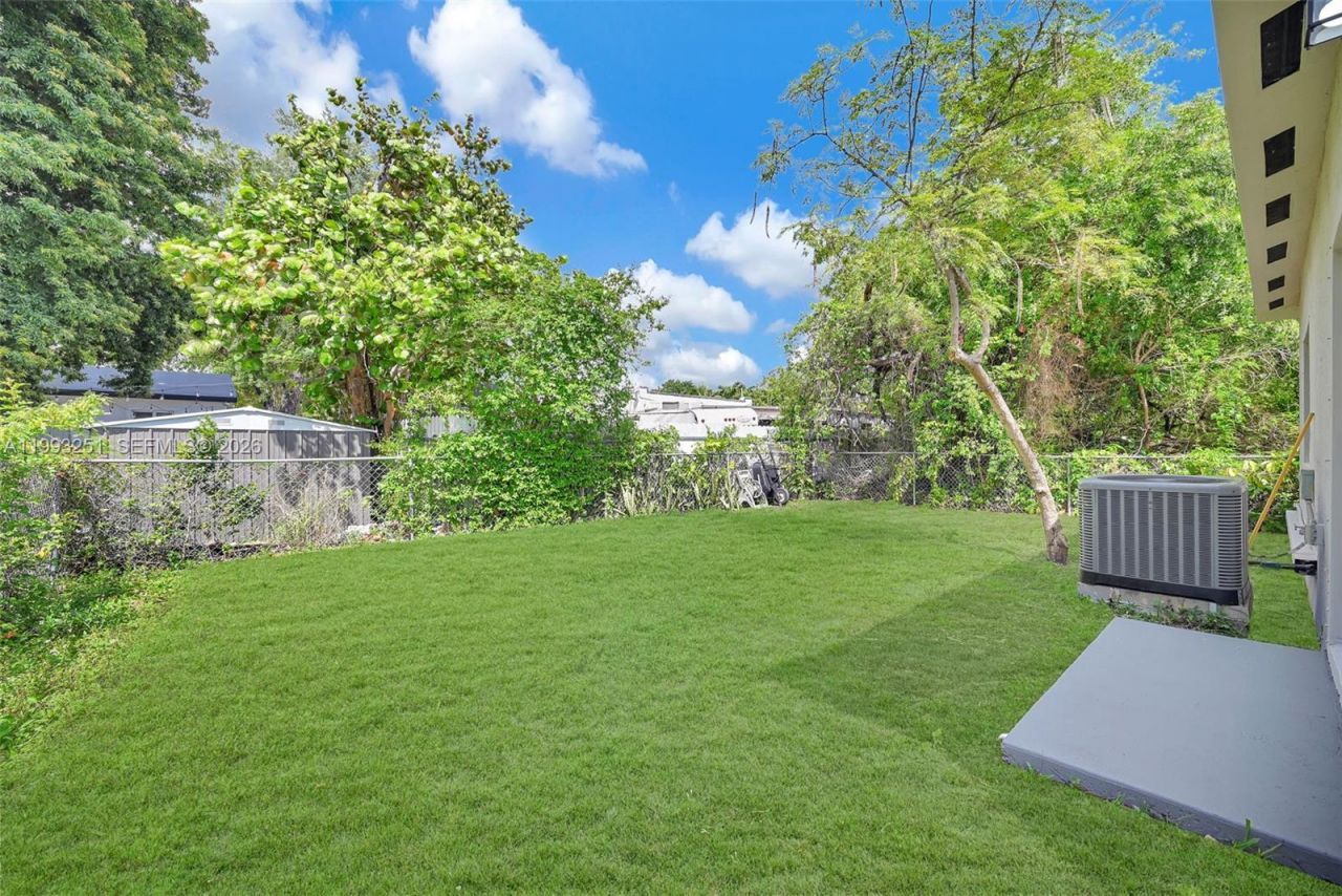 6940 NW 5th Pl , Miami, FL 33150 Photo