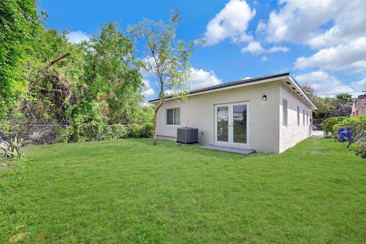 6940 NW 5th Pl , Miami, FL 33150 Photo