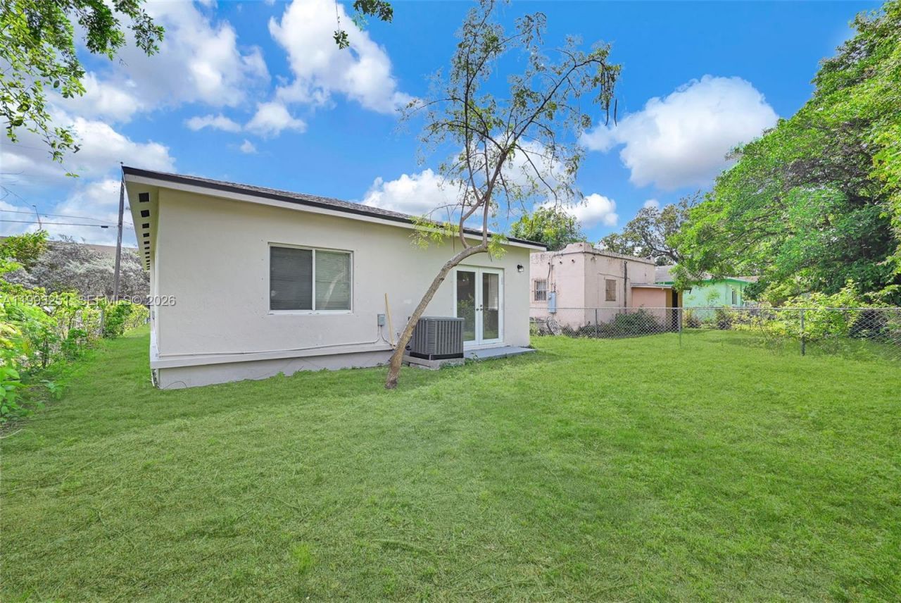 6940 NW 5th Pl , Miami, FL 33150 Photo