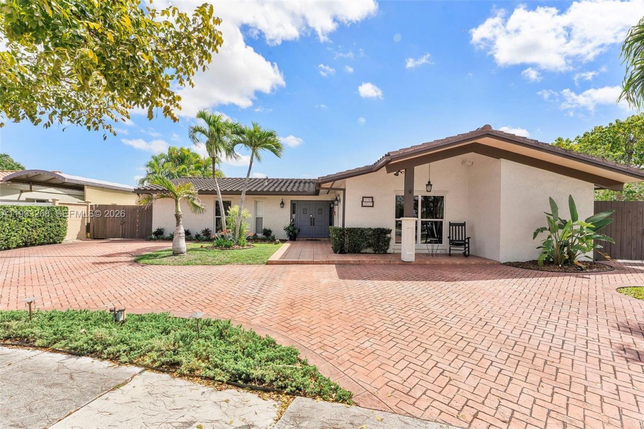11798 SW 32nd St , Miami, FL 33175 Photo