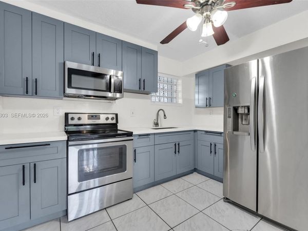 1800 SW 25th St , Unit 2305, Miami, FL 33133