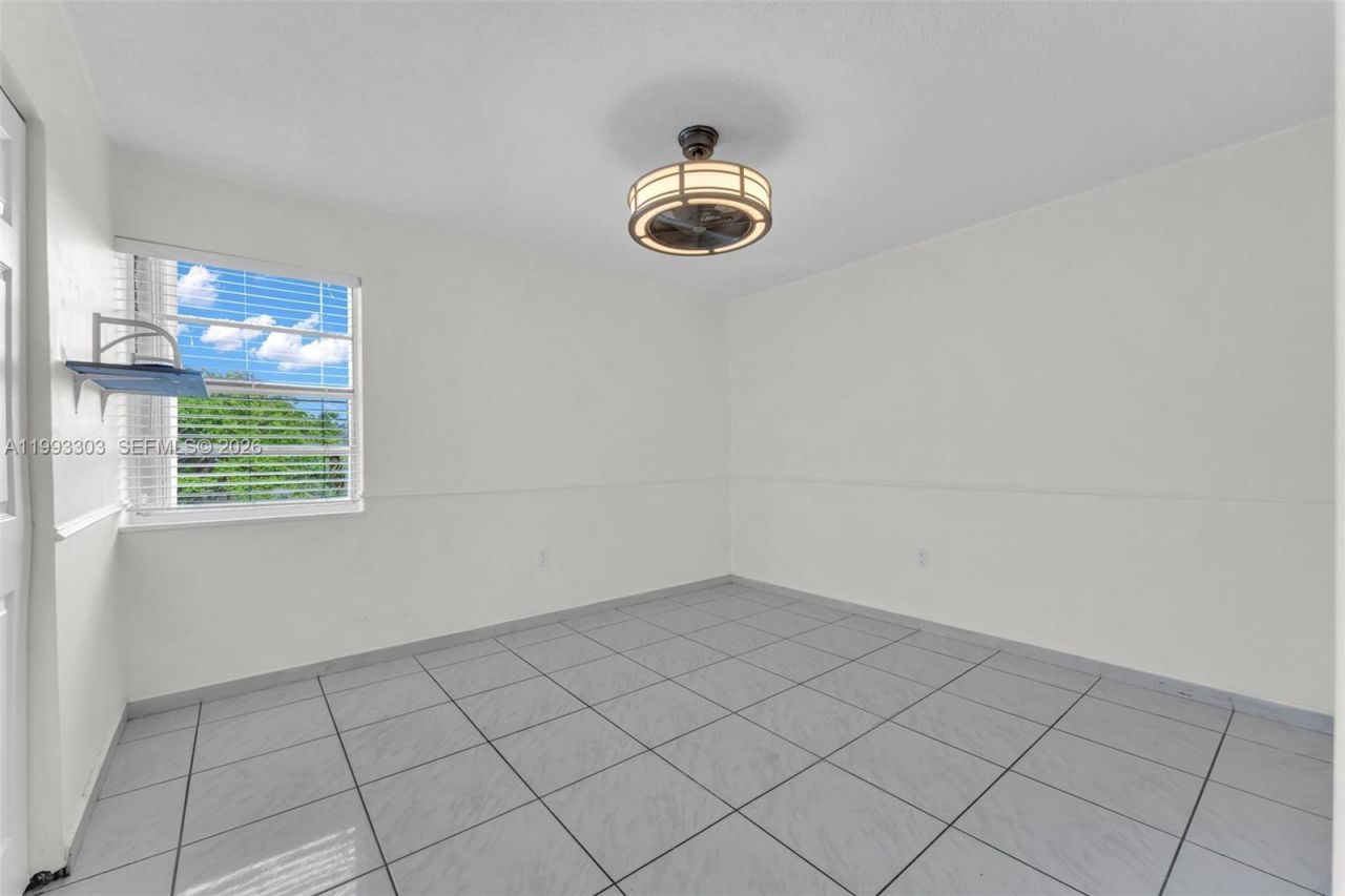 1800 SW 25th St , Unit 2305, Miami, FL 33133 Photo