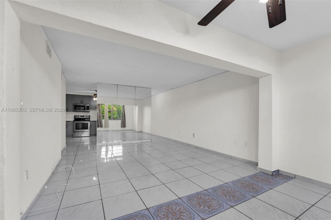 1800 SW 25th St , Unit 2305, Miami, FL 33133 Photo