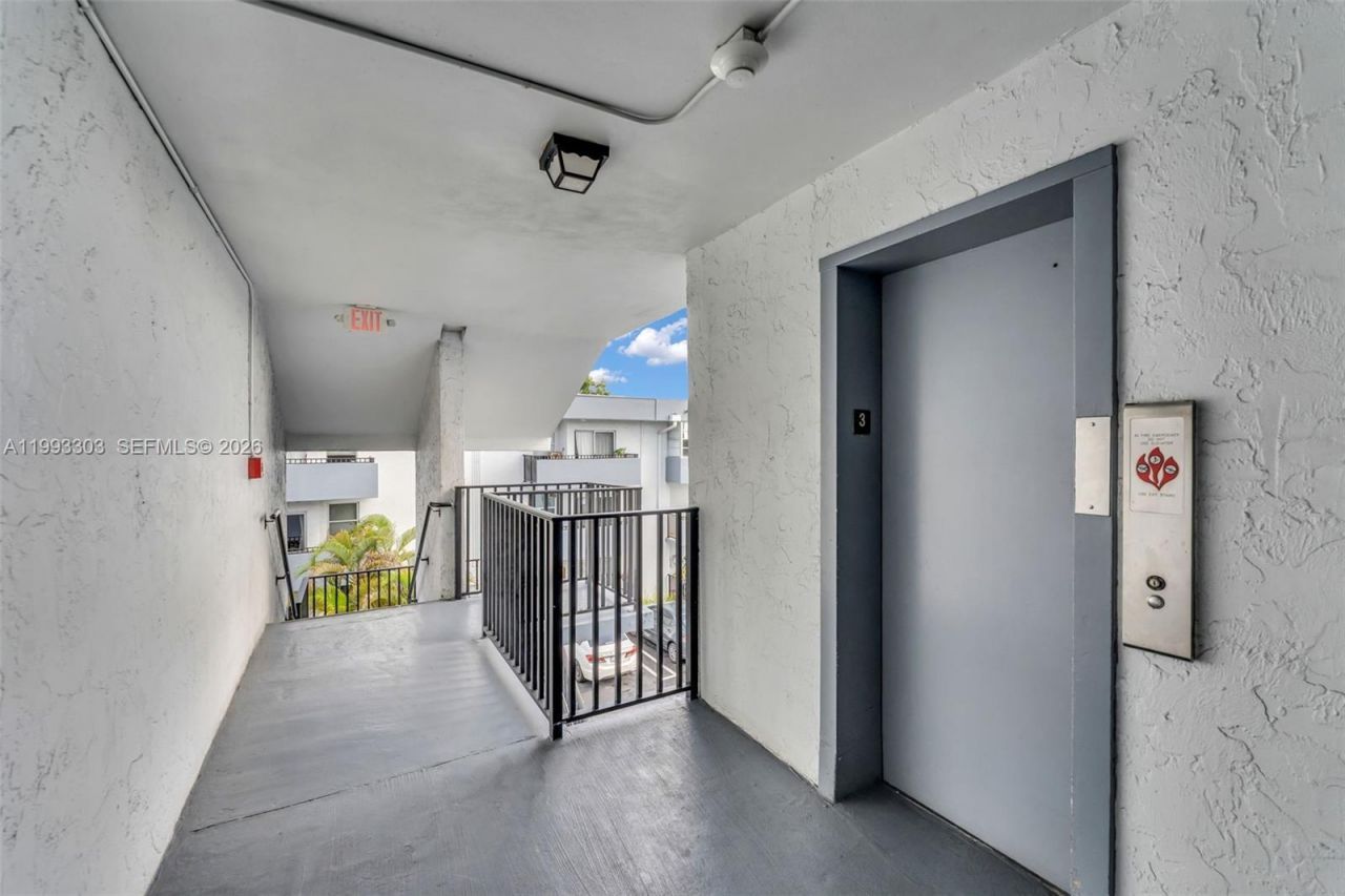 1800 SW 25th St , Unit 2305, Miami, FL 33133 Photo